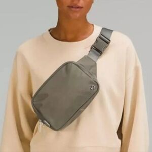 New Lululemon Everywhere Belt Bag Large 2L in Grey Sage Green